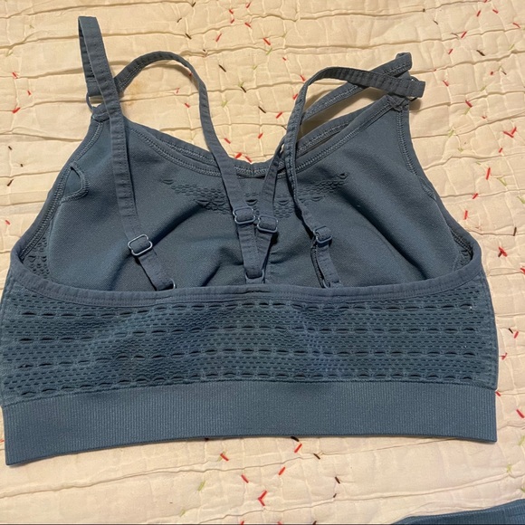 Gymshark 🦈 crop top and shorts seamless set - Picture 3 of 6